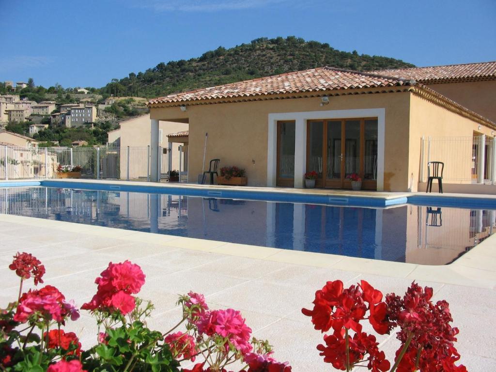 Hameau Des Sources Aparthotel Montbrun-les-Bains Exterior photo