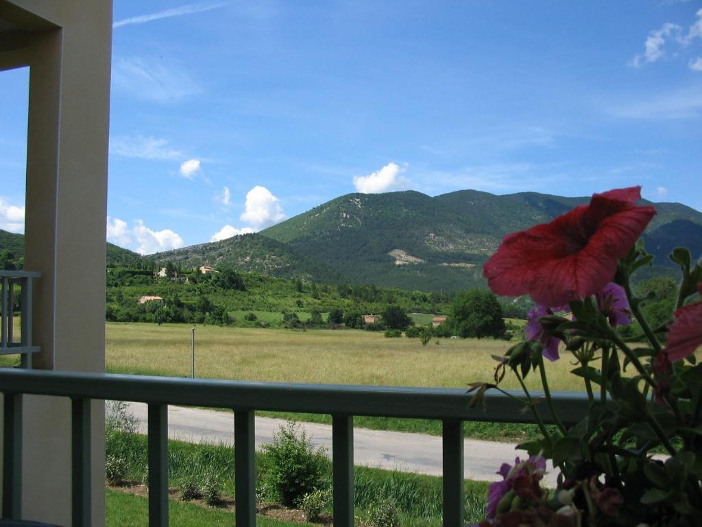 Hameau Des Sources Aparthotel Montbrun-les-Bains Exterior photo